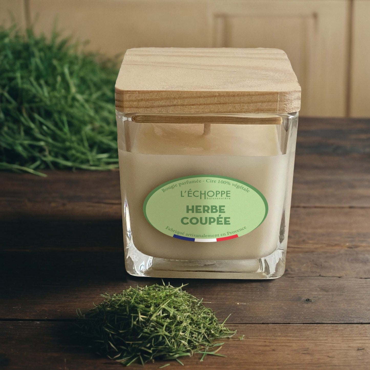 Scented candle "Cut Grass" square jar with wooden lid 190g