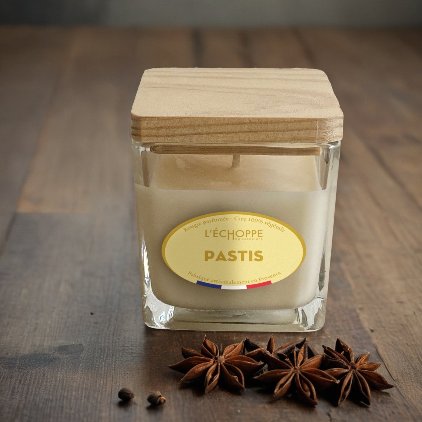 Bougie parfumée "Pastis" pot carré couvercle bois 190g