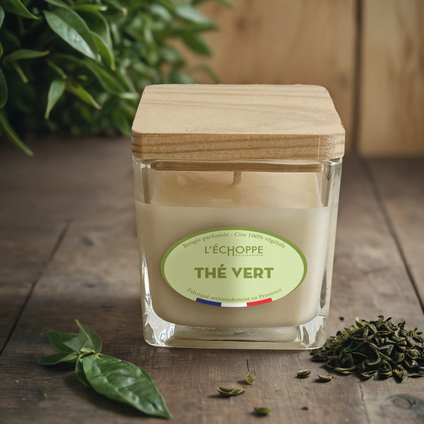 Bougie parfumée "Thé Vert" pot carré couvercle bois 190g