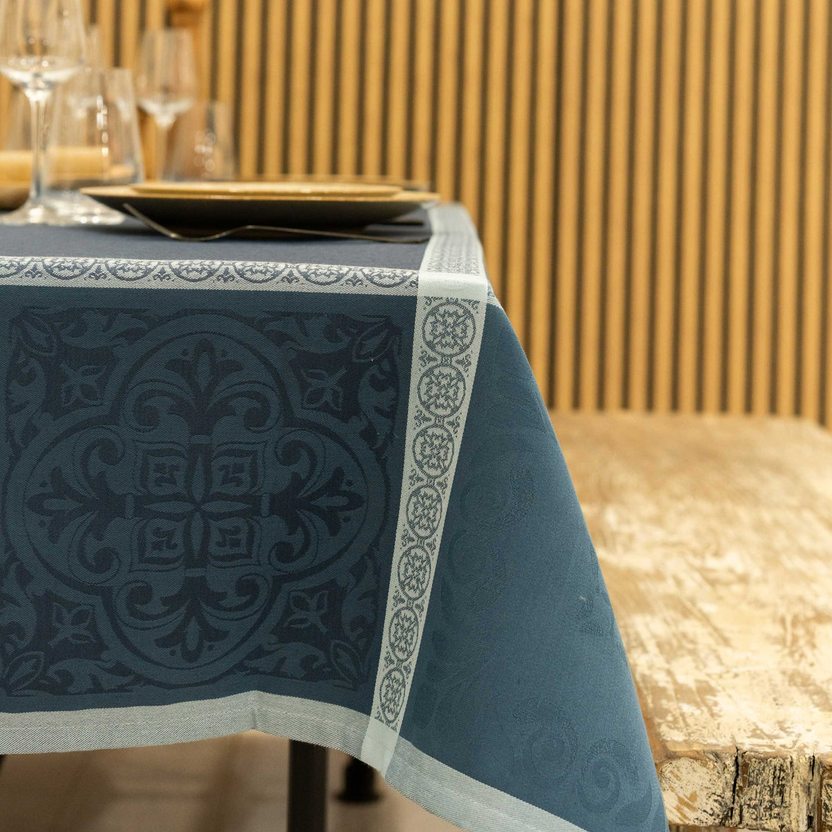 Nappe Jacquard marine 200 X 150cm