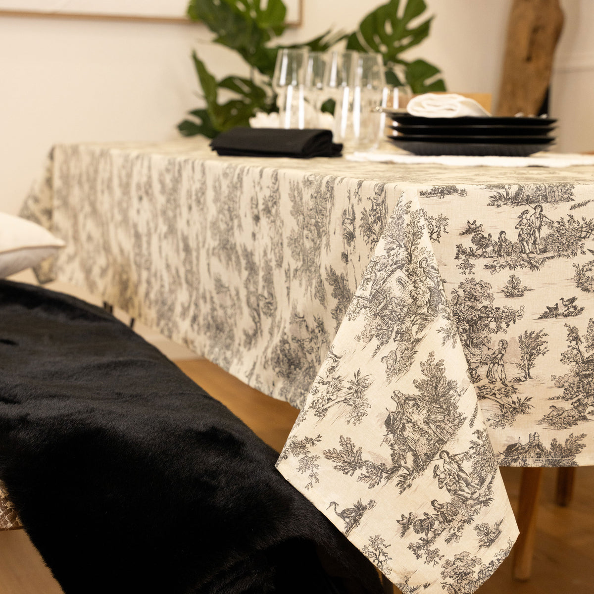 Nappe enduite toile de jouy caviar 250 X 150cm